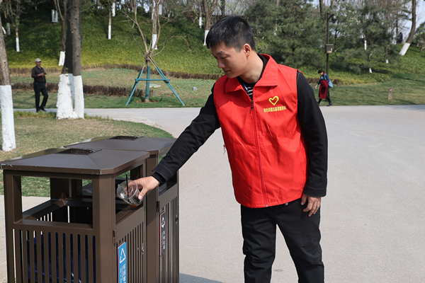 第一黨支部黨員“充電”忙！